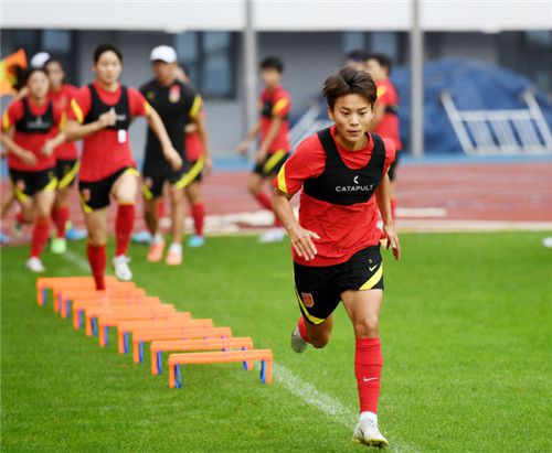 今年4月在青岛的推介会上，吴京谈到了自己为什么会参演《流浪地球》